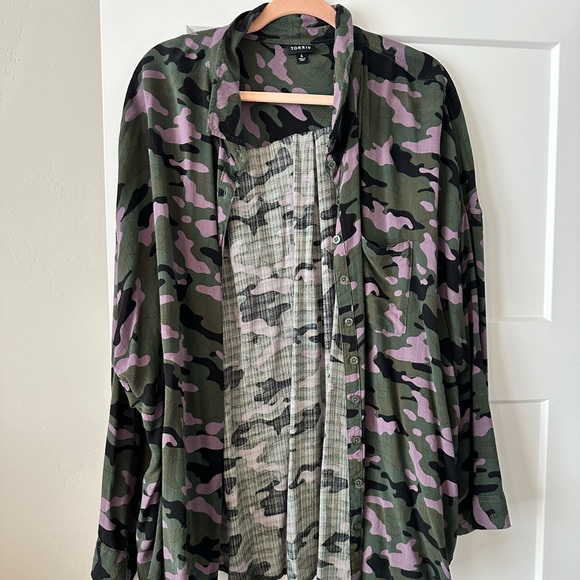 Torrid Blouse 4X Camo Green Drop Shoulder Button Up Top Roll Tab Sleeve Tunic - Picture 1 of 3